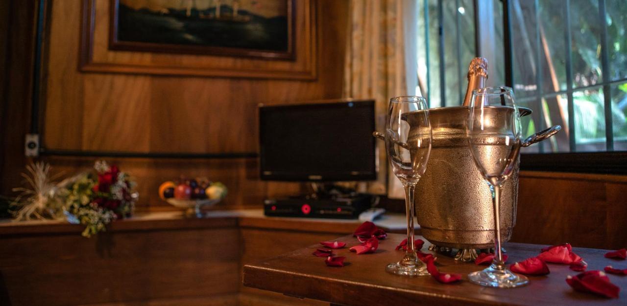 Plaza Inn Pousada Do Capitao Ильябела Экстерьер фото